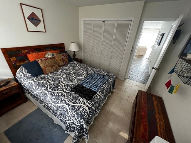 Building Photo - Furnished 2 bedroom 2 bath condo with assigned parking stalls