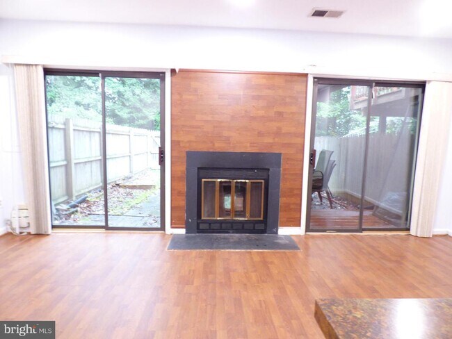Building Photo - 6634 Westbury Oaks Ct