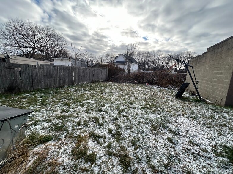 Building Photo - 119 Woodbury St