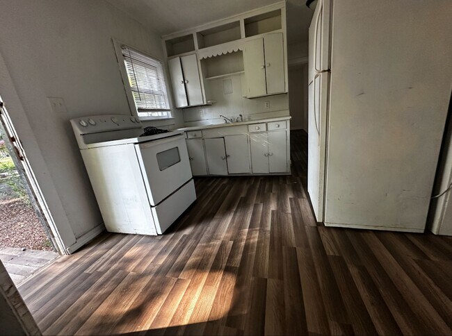 Building Photo - 3 bedroom/1 bathroom House In Copperas Cove