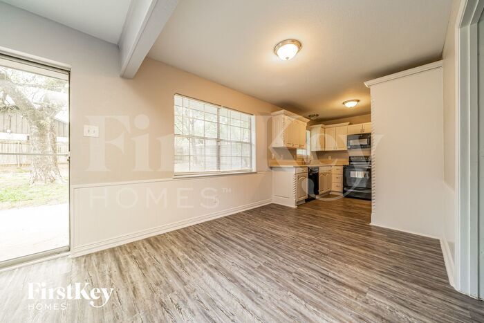 Building Photo - 204 E Lanett Dr