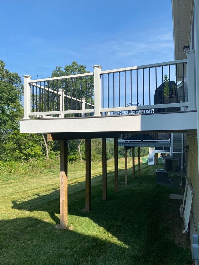 Building Photo - McConnell Trails 3 Bedroom, 2.5 Bathroom T...