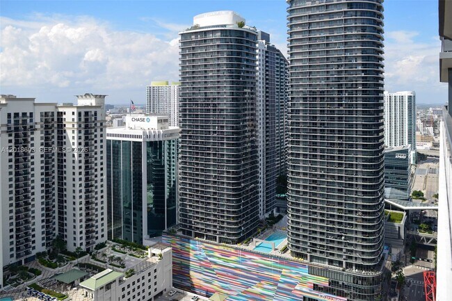Building Photo - 1000 Brickell Plaza