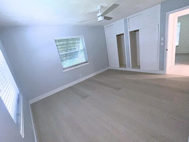 Building Photo - 1260 Manor Dr