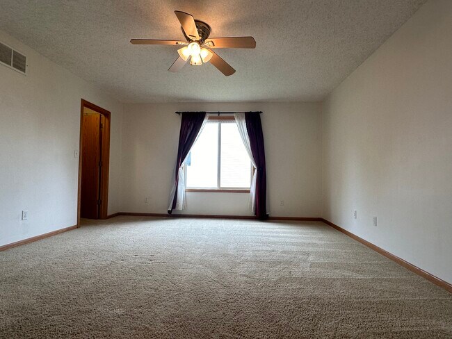 Building Photo - 6287 Fairway Dr NW