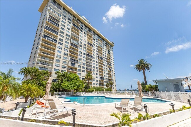 Building Photo - 11111 Biscayne Blvd