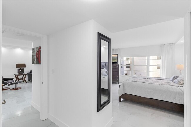 Building Photo - 3750 Galt Ocean Dr