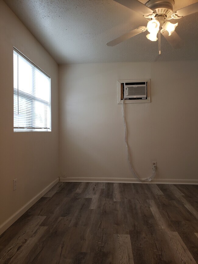 Building Photo - 3900 55th Ave N