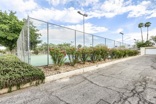 Building Photo - 1377 Lorilyn Ave