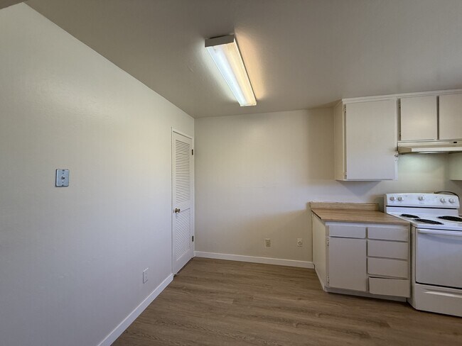 Interior Photo - 1505 West 3rd Street (K)