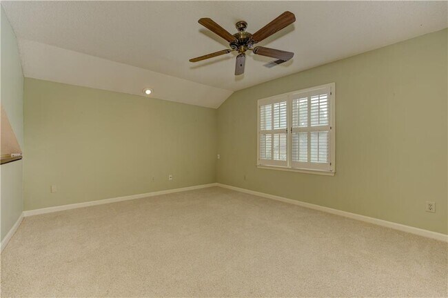 Building Photo - 60 Heartwood Dr NE