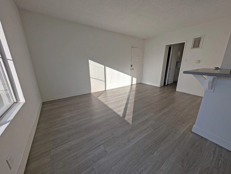 Building Photo - 3365 Keystone Av