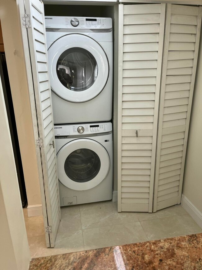 Building Photo - 1012 Green Pine Blvd