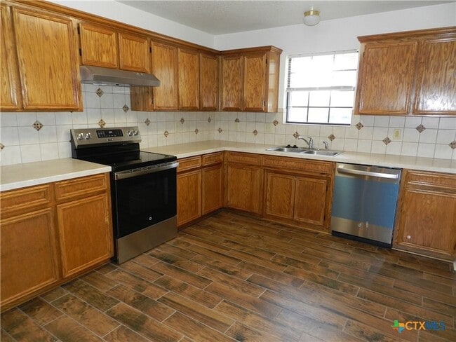 Building Photo - 1801 Thomas Ct