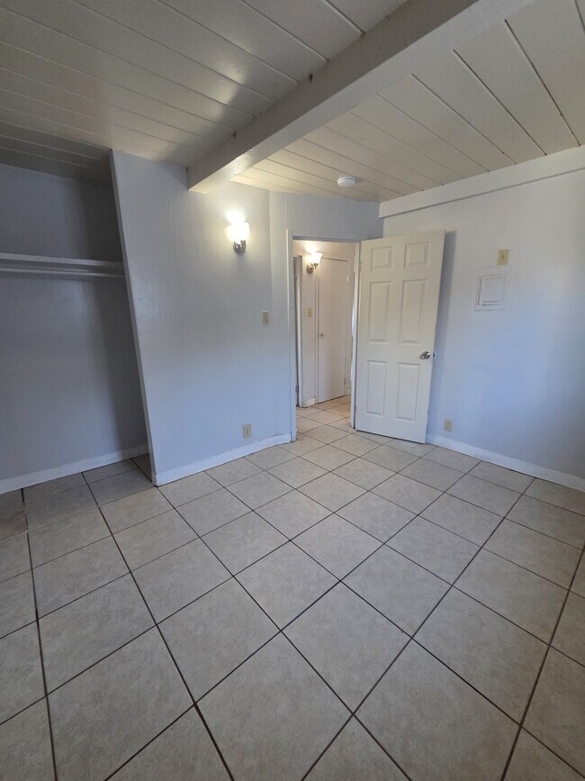 Building Photo - 3 E San Joaquin St
