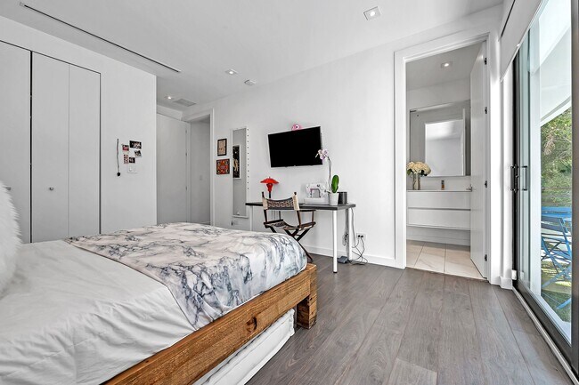 Building Photo - 5921 SW 87th St