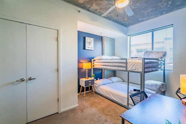 Building Photo - 333 E Roosevelt St