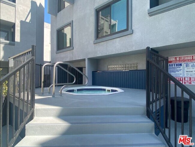 Building Photo - 1940 Highland Ave