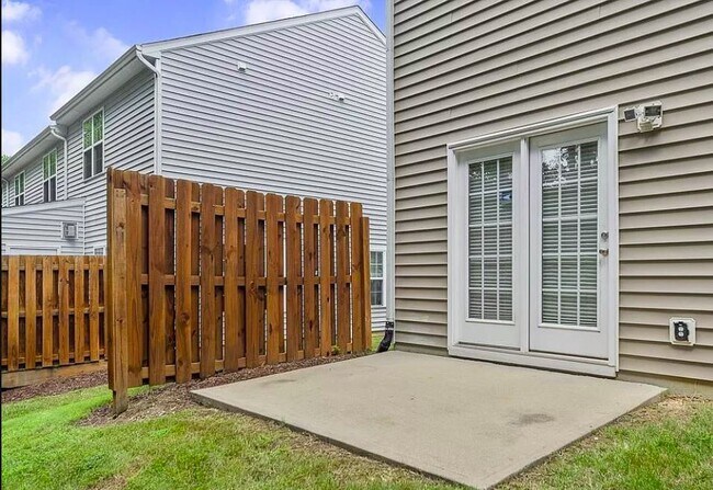 Building Photo - 3122 Binghampton Ln