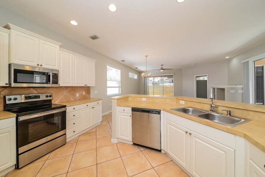 Building Photo - 1073 Whitegate Ct