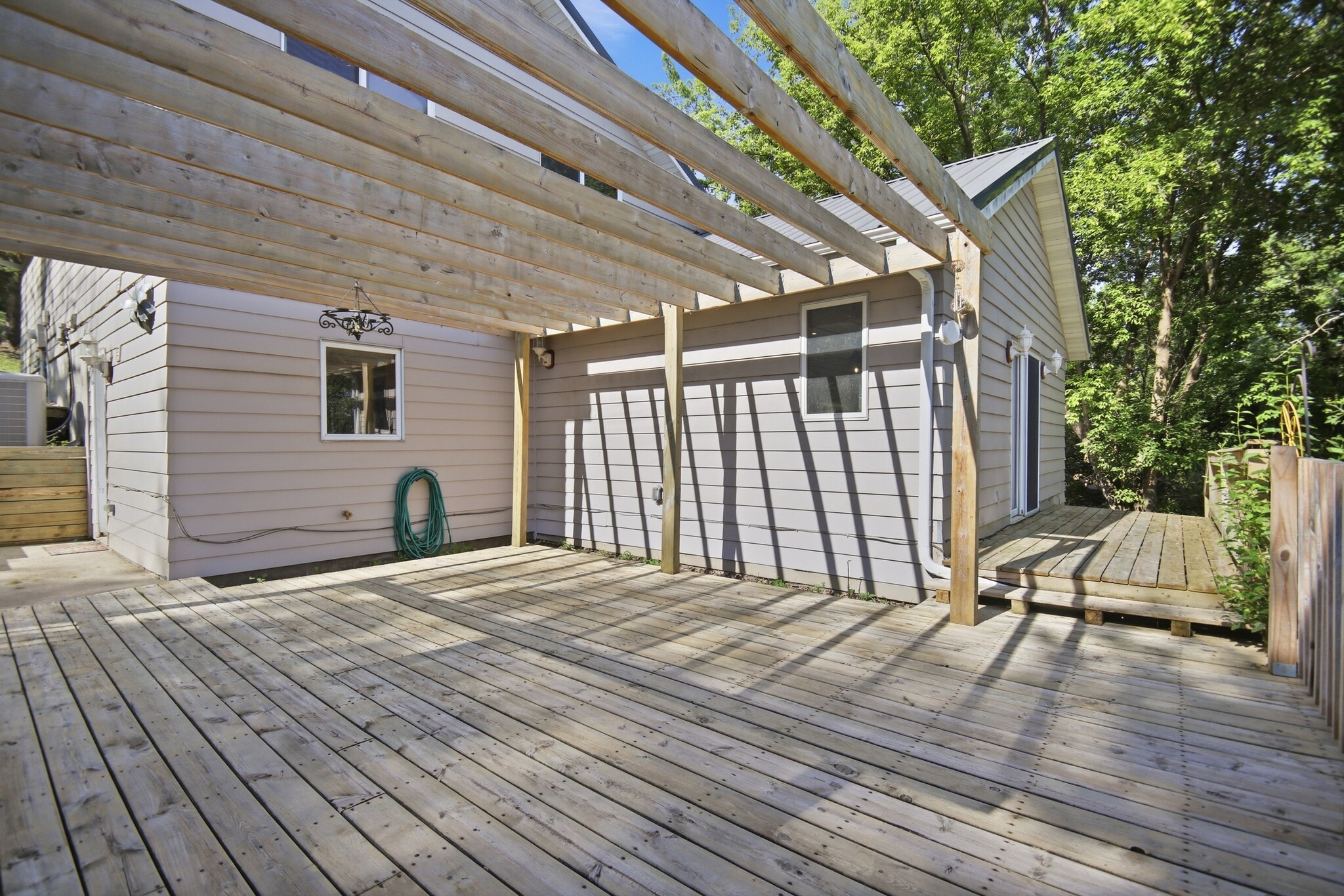 Building Photo - 320 Jenny Ln