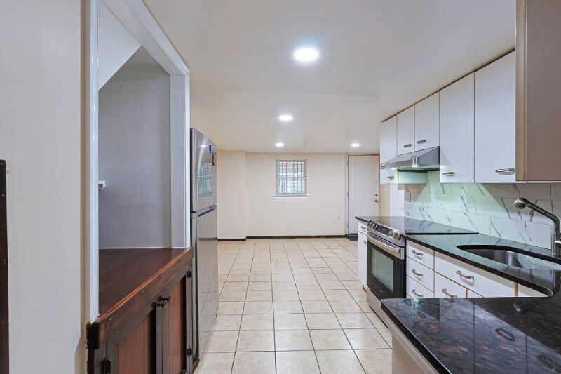 Building Photo - 2421 Vista St