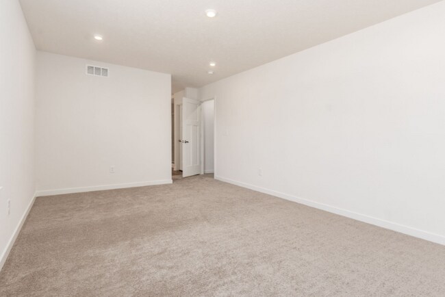 Building Photo - 724 Herd Ave