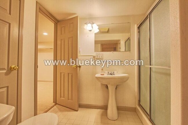 Building Photo - 3 Bed, 3 Bath Home with a LARGE 1/2 Acre Yard and Deck, Boathouse and 2 Bonus Rooms