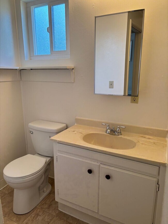 Building Photo - Second St (1186)