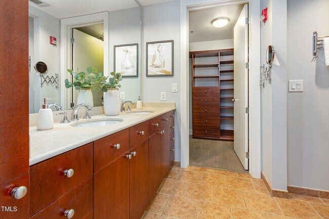 Building Photo - 616 N Boylan Ave