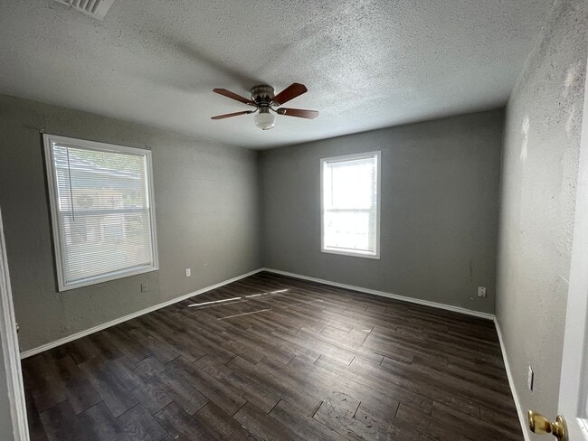 Building Photo - Super cute 2 bedroom in North Lubbock