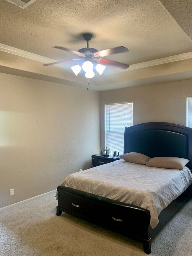 Building Photo - Fantastic Four Bedroom