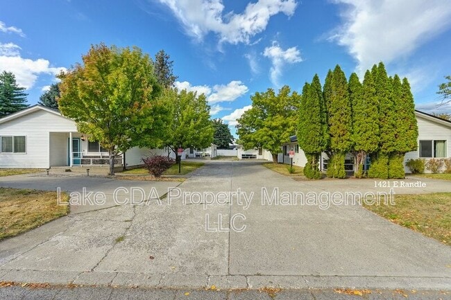 Building Photo - 1421 E Randle Ave