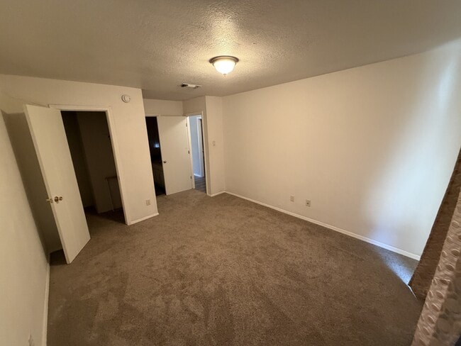 Building Photo - 14 Bent Tree Rd