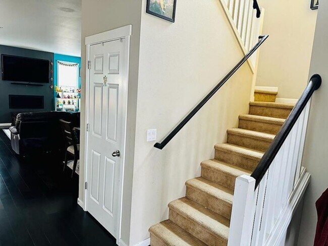 Building Photo - Beautiful 3 bed Home in Bothell in sought after Kings corner community!!