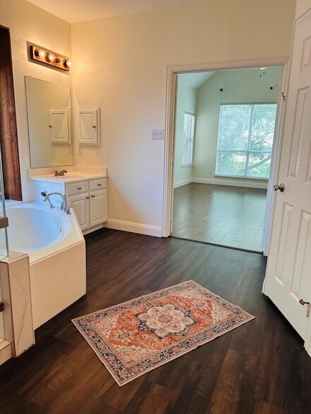 Building Photo - 812 Brookwater Dr