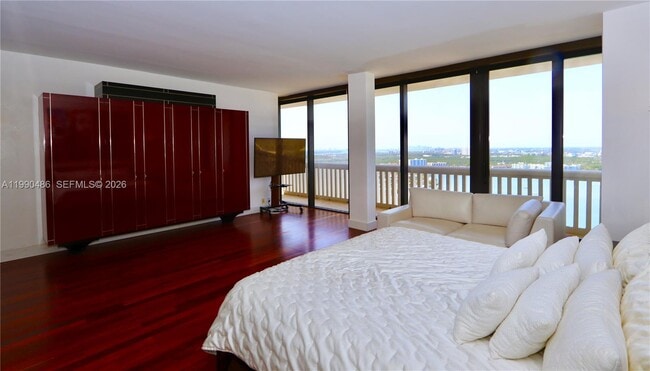 Building Photo - 1000 W Island Blvd