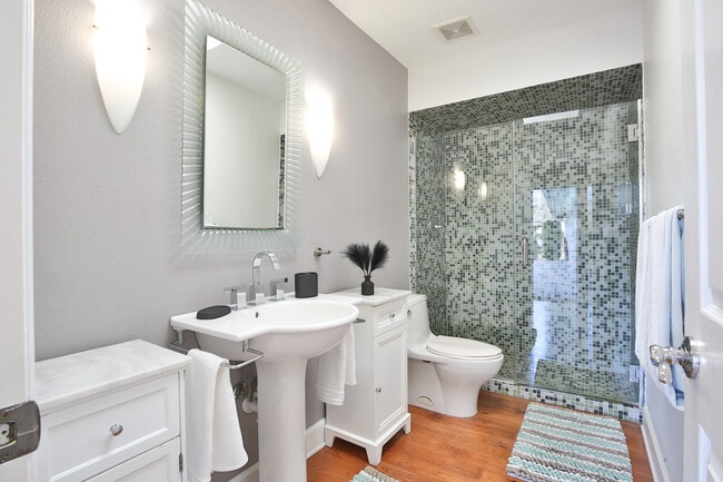 Building Photo - 927 80th St NW