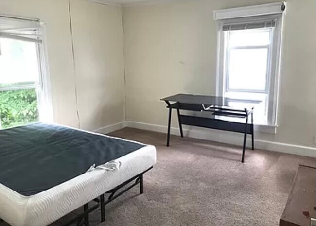 Building Photo - 71 Oak St