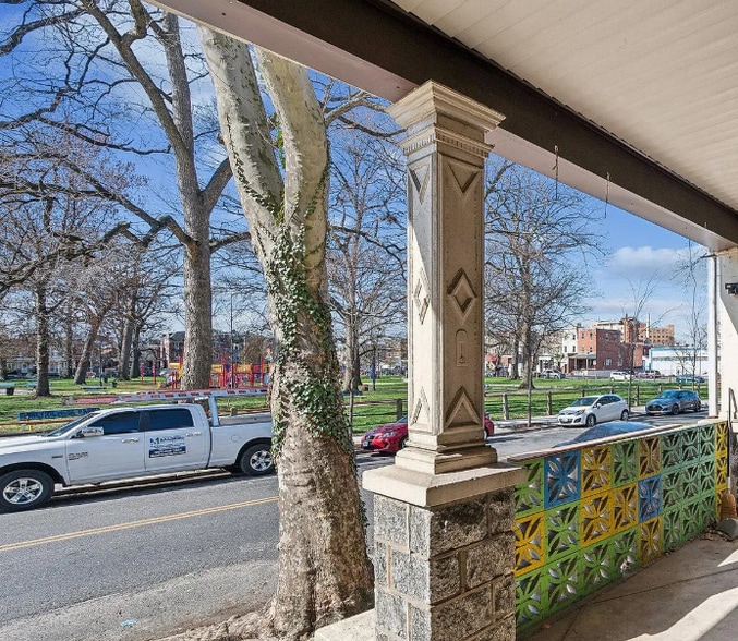 Building Photo - 5131 Pine St