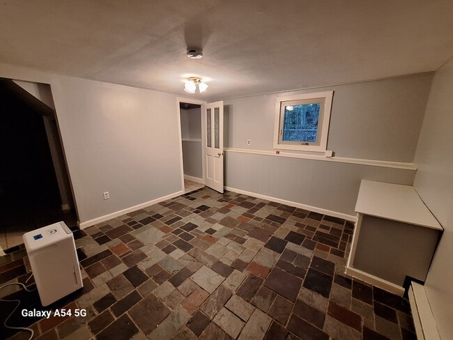 Building Photo - 753 Buddington Rd