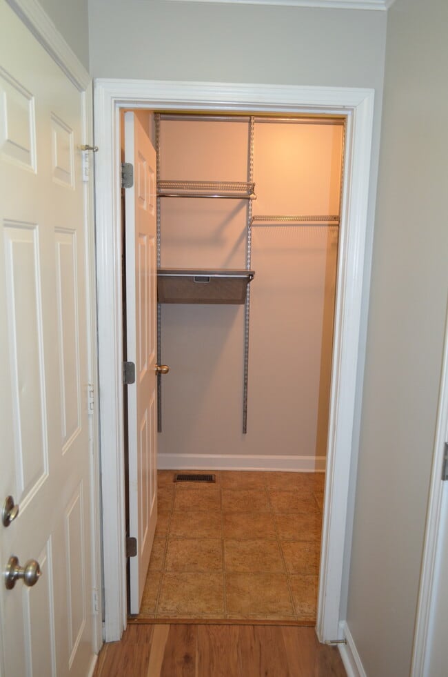 Building Photo - 1401 Peppermint Ln