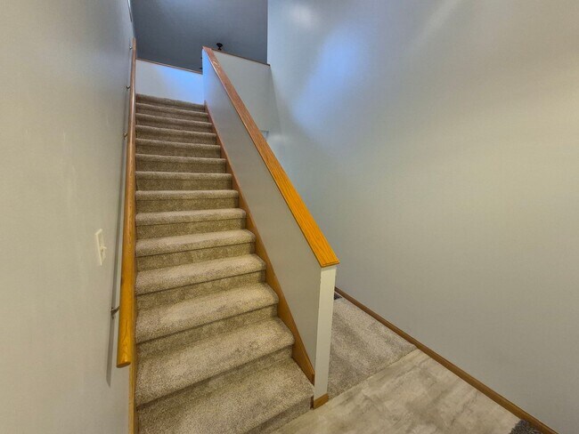 Building Photo - Townhome overlooking Park w/ Laundry & Att...