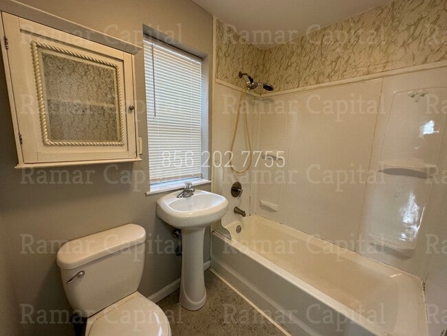 Building Photo - Spacious 3BR Row House with 1.5 bathroom, ...