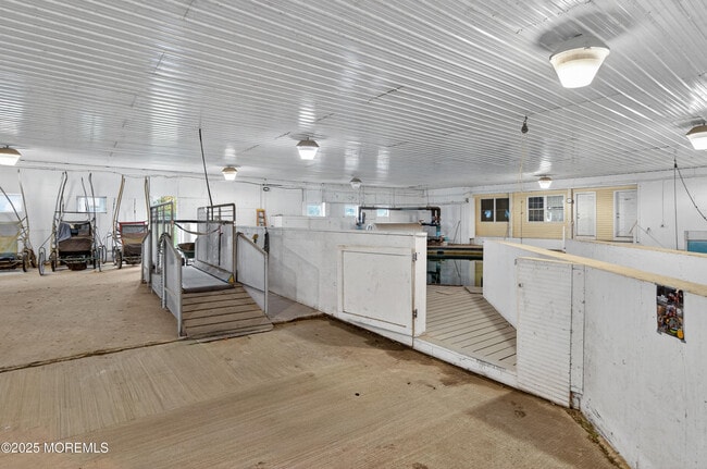 Building Photo - 52 Hill Rd