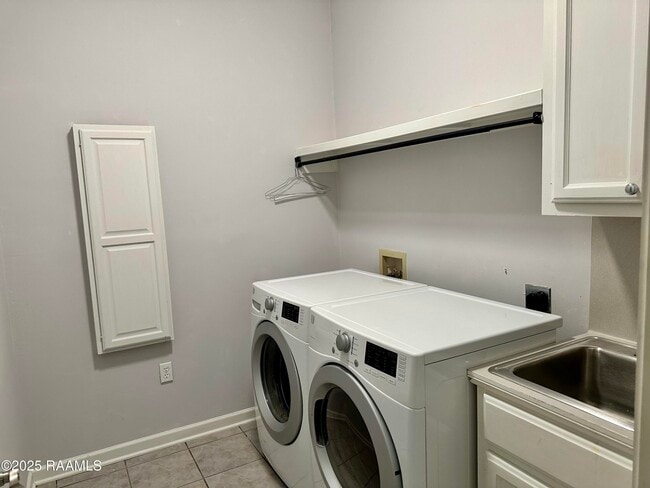 Building Photo - 9721 Buttercup Dr