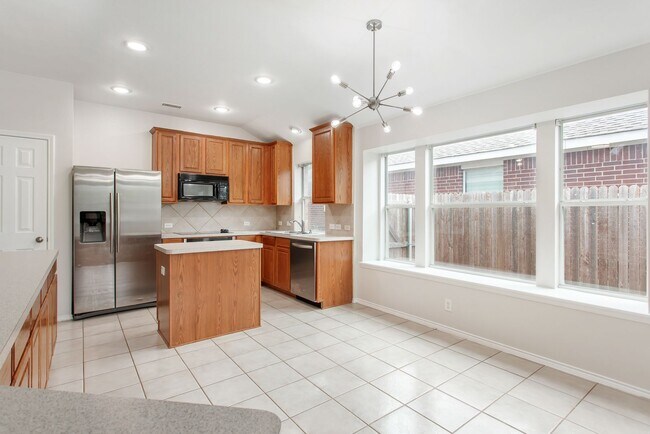 Building Photo - 4 Bedroom 2 Bath Home for Rent