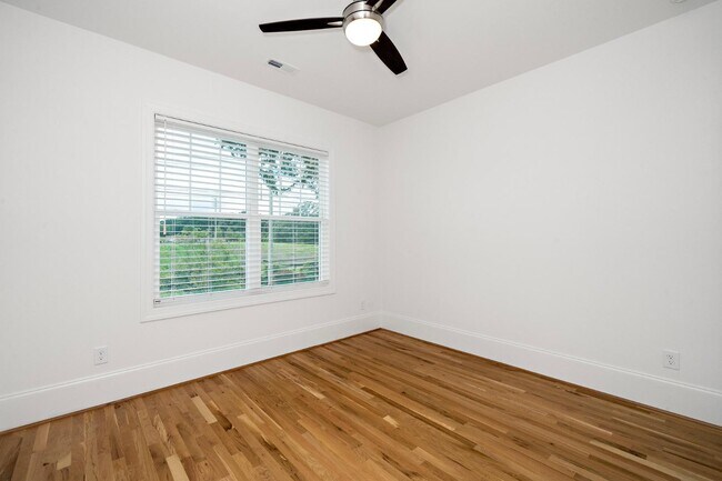 Building Photo - 3805 Burt Dr