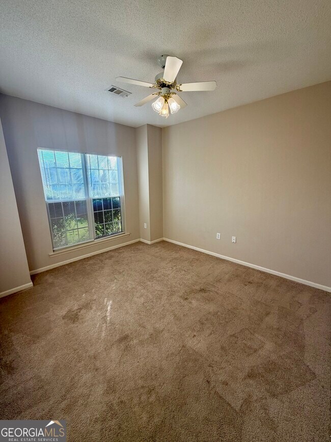 Building Photo - 213 Carrington Ln