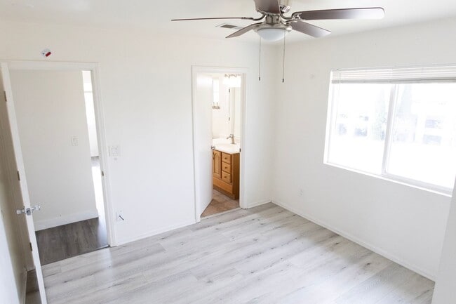 Building Photo - 5478 Mary Ln Dr